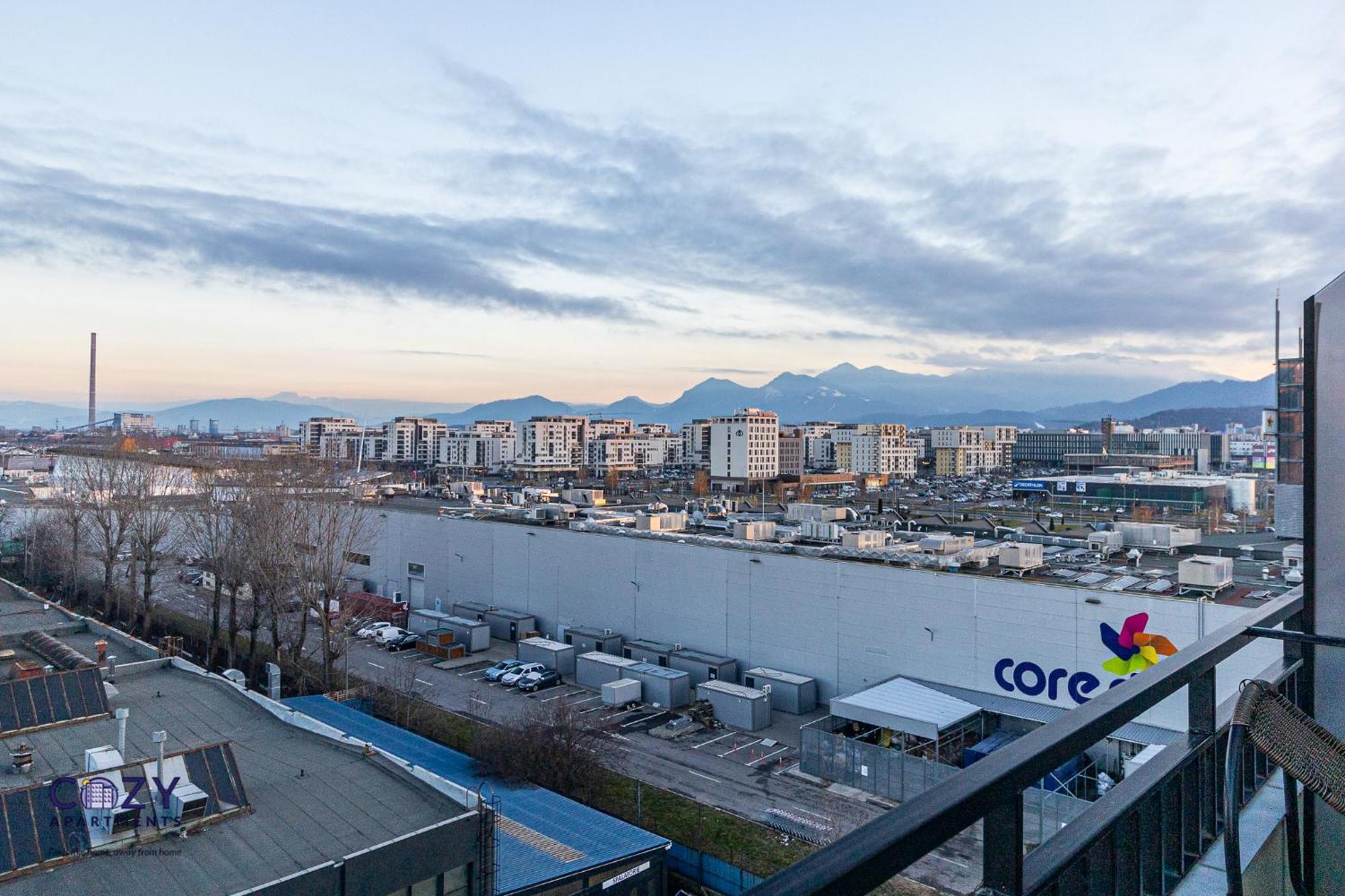 Luxury Residences & Suites In Central Brasov At Coresi Mall Exterior photo